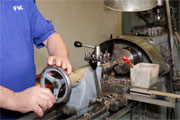 An der Drehmaschine